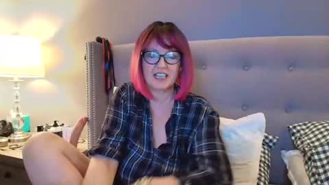 Snapshot of thaleiaquinn chatting on October 13, 11:18 pm Thaleia Quinn online show from October 13, 11:18 pm