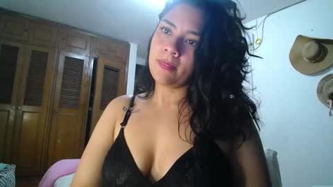 Snapshot of thaliacooper chatting on January 26, 2:24 am online show from January 26, 2:24 am
