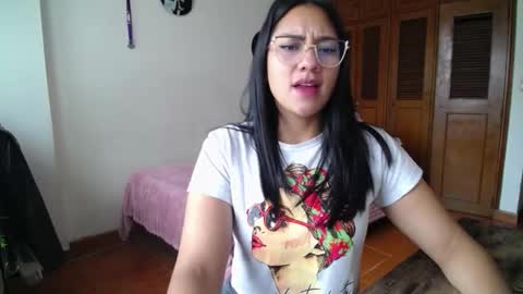 Snapshot of thaliacooper chatting on September 30, 5:23 pm online show from September 30, 5:23 pm