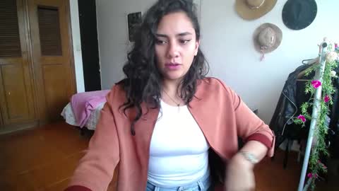 Snapshot of thaliacooper chatting on February 10, 9:04 pm online show from February 10, 9:04 pm