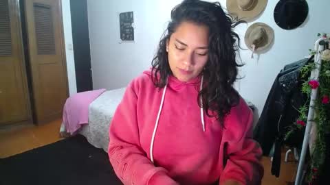 Snapshot of thaliacooper chatting on January 25, 11:22 pm online show from January 25, 11:22 pm