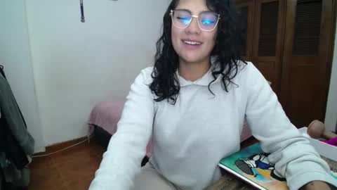 Snapshot of thaliacooper chatting on September 15, 12:34 am online show from September 15, 12:34 am
