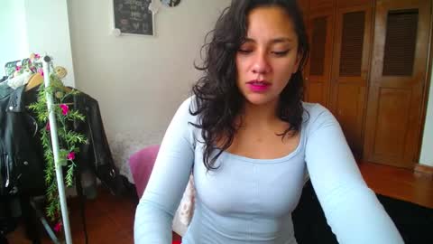 Snapshot of thaliacooper chatting on February 25, 5:30 pm online show from February 25, 5:30 pm