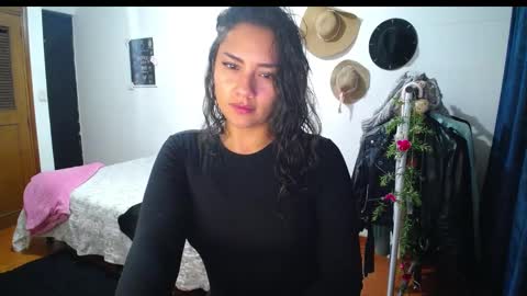 Snapshot of thaliacooper chatting on January 12, 12:18 am online show from January 12, 12:18 am