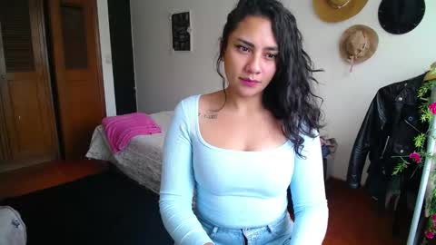 Snapshot of thaliacooper chatting on January 27, 6:20 pm online show from January 27, 6:20 pm