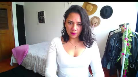 Snapshot of thaliacooper chatting on January 13, 6:59 pm online show from January 13, 6:59 pm