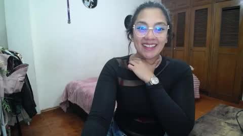 Snapshot of thaliacooper chatting on September 27, 6:22 am online show from September 27, 6:22 am
