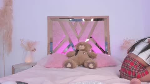 thami campanita online show from March 5, 6:11 am