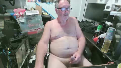 thang5545 online show from April 2, 1:18 pm