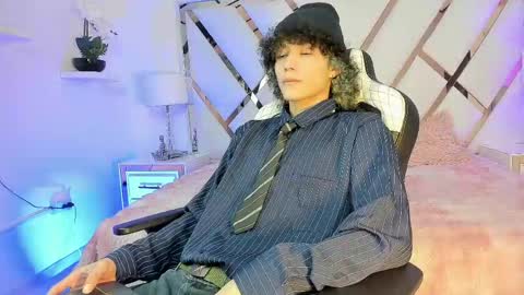 thanier_18 online show from May 16, 8:18 pm