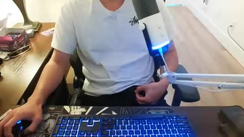 thatoneasianboy online show from June 12, 5:56 pm