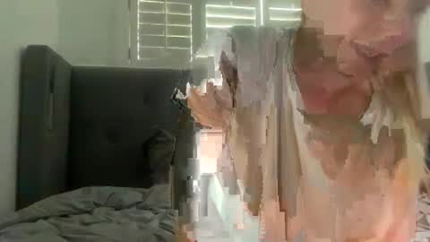 thatoneblondee online show from October 4, 9:45 pm