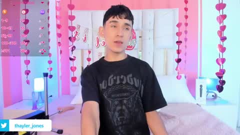 Snapshot of thayler_jones chatting on February 25, 11:32 am Thayler online show from February 25, 11:32 am