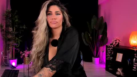 Aisha online show from November 4, 4:47 am