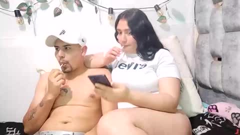 Sofa y Andres  online show from December 16, 2:41 am