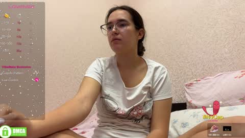 Snapshot of the_princese chatting on February 6, 6:56 pm Alice online show from February 6, 6:56 pm