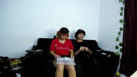 Snapshot of the_r00m chatting on September 24, 10:27 pm Jaime Angela online show from September 24, 10:27 pm