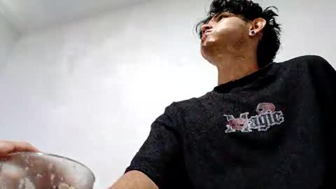 Snapshot of thebluesky_18 chatting on October 16, 4:06 pm thebluesky_18 online show from October 16, 4:06 pm