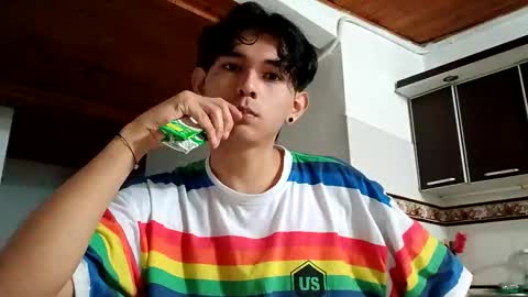 Snapshot of thebluesky_18 chatting on October 2, 10:14 am thebluesky_18 online show from October 2, 10:14 am