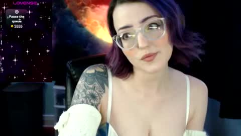 Snapshot of thedaisymoon chatting on February 28, 1:26 am thedaisymoon online show from February 28, 1:26 am