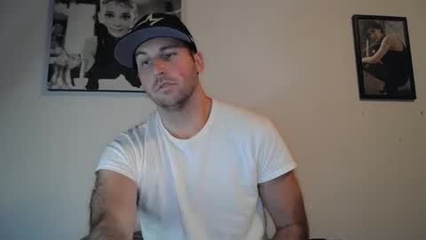 Snapshot of theetwohander chatting on October 16, 2:33 am Theetwohander online show from October 16, 2:33 am