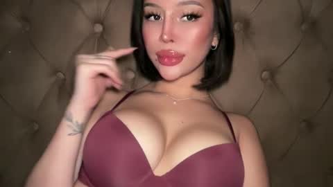 Elle  dont forget to folloW me and thumbs up online show from March 13, 11:02 am