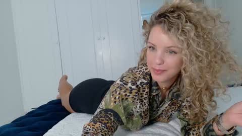 Snapshot of theislandgirl chatting on September 30, 9:58 pm Lily Marie online show from September 30, 9:58 pm