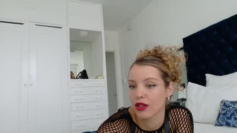 Snapshot of theislandgirl chatting on October 20, 8:03 pm Lily Marie online show from October 20, 8:03 pm