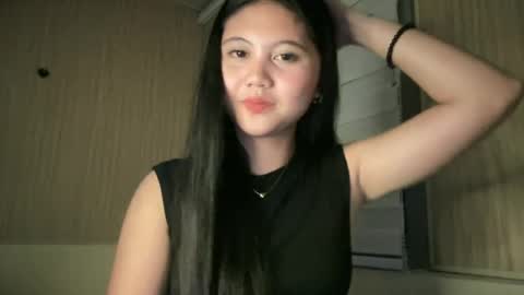 thelifeof_kiara online show from June 14, 2:30 pm