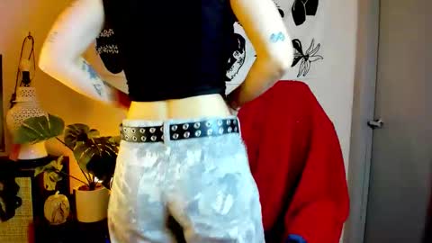 themelrose online show from October 30, 10:10 pm