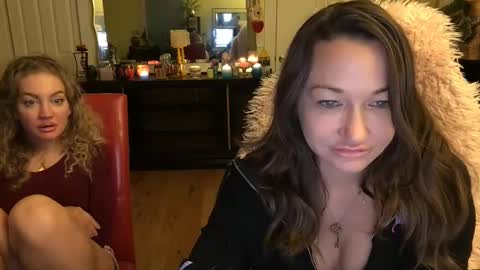 Snapshot of themrsnelson chatting on January 1, 1:05 pm Cach Nelson online show from January 1, 1:05 pm