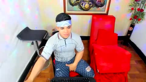 themuscularvenezuelanman online show from March 6, 3:16 am