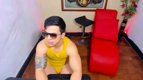 themuscularvenezuelanman online show from April 5, 12:07 am