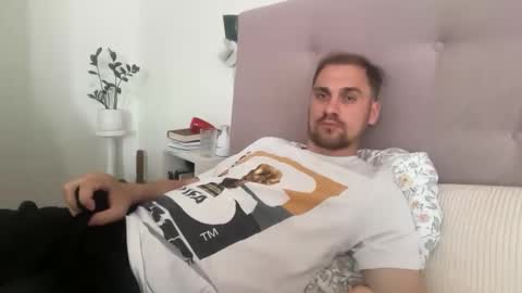 theonetojerkwith online show from May 31, 7:51 am