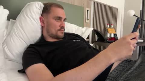 theonetojerkwith online show from November 6, 2:09 pm
