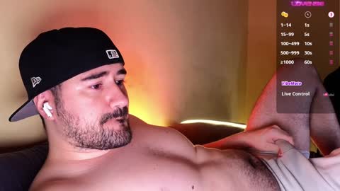 Snapshot of theoravi chatting on December 2, 5:51 am Theo Ravi online show from December 2, 5:51 am