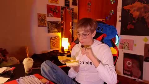 Matt independent model  online show from April 13, 10:03 pm