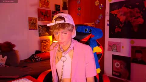 Matt independent model  online show from April 11, 8:57 pm