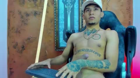 Snapshot of theskinny8inch_ chatting on September 25, 6:42 am theskinny8inch_ online show from September 25, 6:42 am