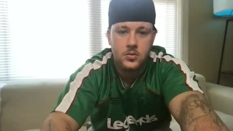 Snapshot of theviberoom chatting on September 15, 5:47 pm The Vibe Room online show from September 15, 5:47 pm