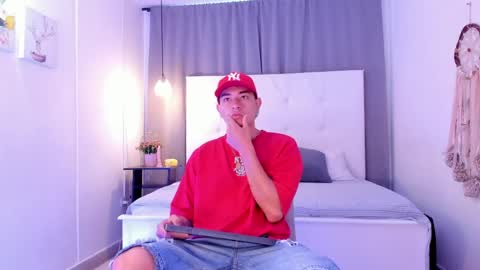 Thiago  online show from April 4, 12:12 pm