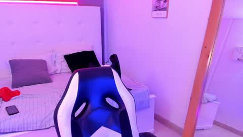 Thiago  online show from April 11, 12:09 pm