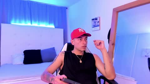 Thiago  online show from April 15, 1:14 pm