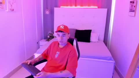 Thiago  online show from April 12, 1:26 pm