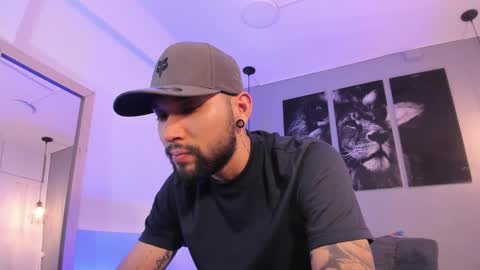 Thiago online show from December 3, 3:59 am