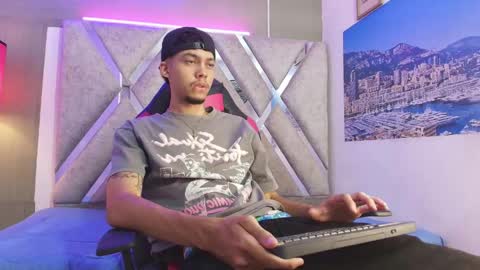 Thiago online show from May 22, 8:37 pm