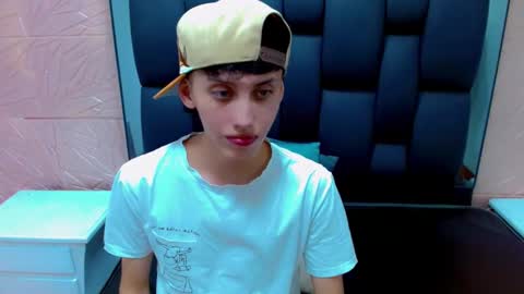 thiago_twink38 online show from February 4, 7:23 am