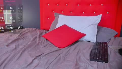 Snapshot of thiagomez17 chatting on December 18, 5:00 pm Thia Gomez online show from December 18, 5:00 pm