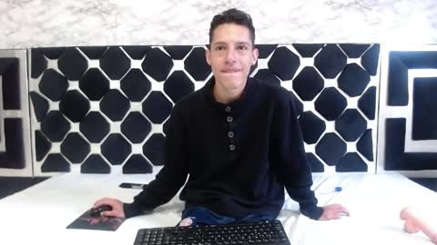 Thiago   online show from May 28, 1:58 am