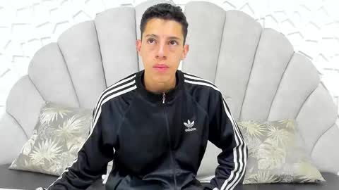 Thiago   online show from March 8, 7:09 pm